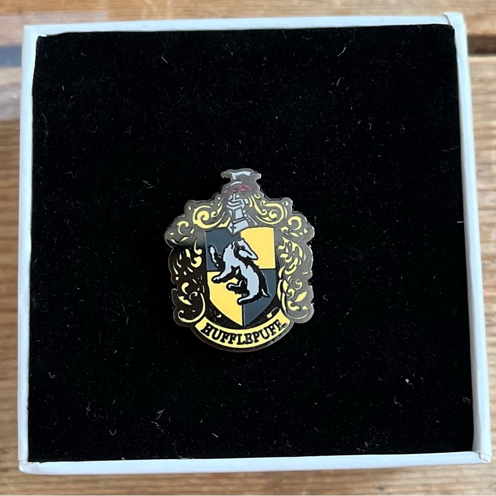 Harry Potter Hufflepuff crest enamel pin